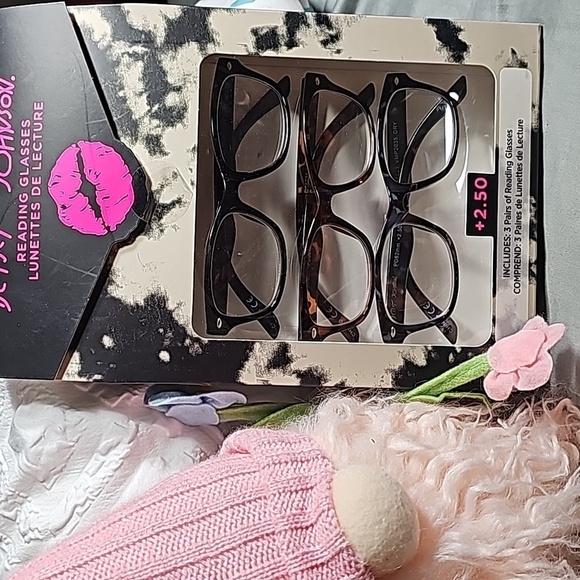 NWT BETSEY JOHNSON 2.50 READING GLASSES - Picture 2 of 5